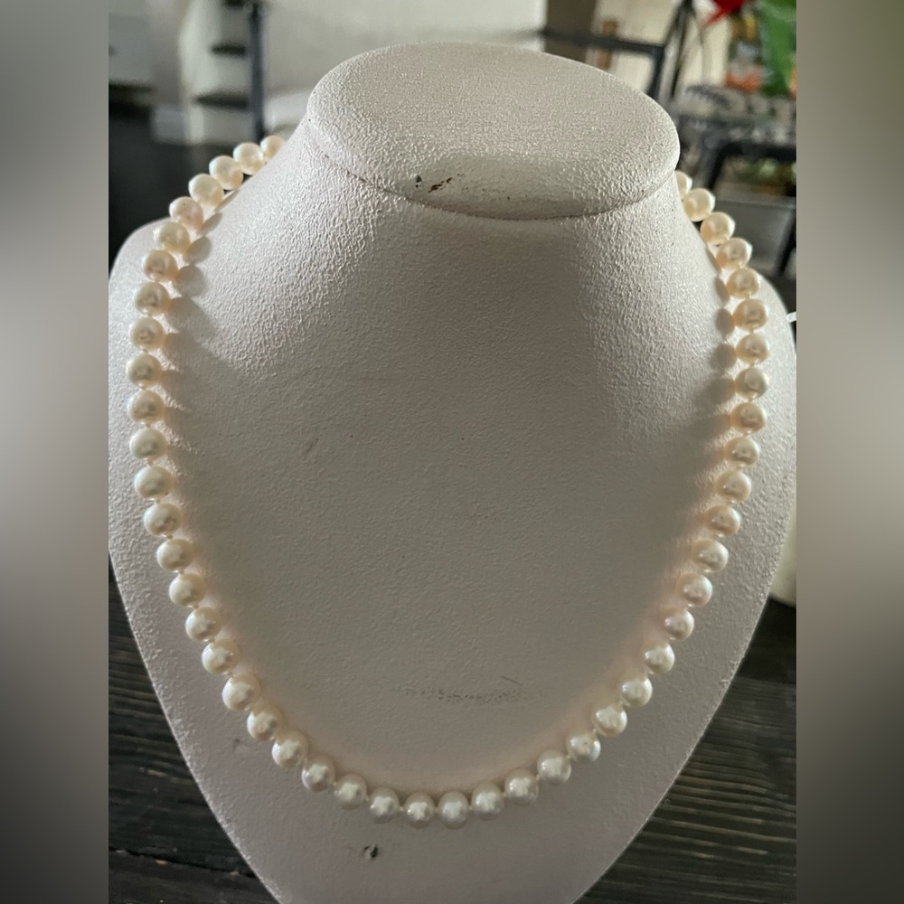 Elegant Pearl Necklace
